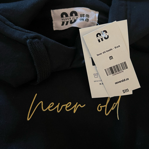 Never Old Girl with a Burger Graphic Hoodie Sweatshirt Black, NWT- Size Medium - Picture 3 of 8